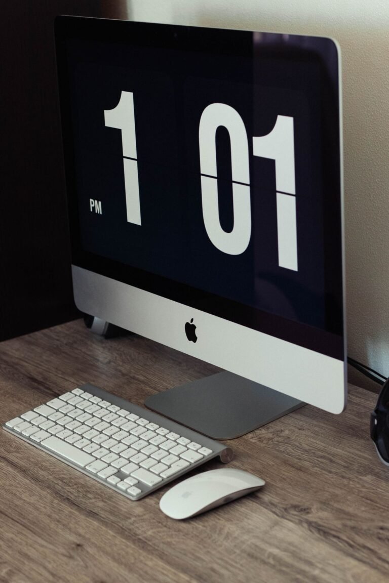 Best Monitors for Small Desks (24″ and Under) — 2026